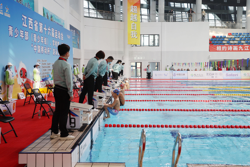江西省第十六届运动会青少年部（青少年组）游泳比赛开赛。郑飞华摄