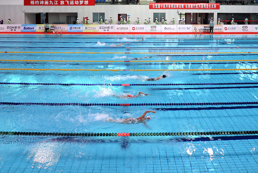 江西省第十六届运动会青少年部（青少年组）游泳比赛开赛。郑飞华摄