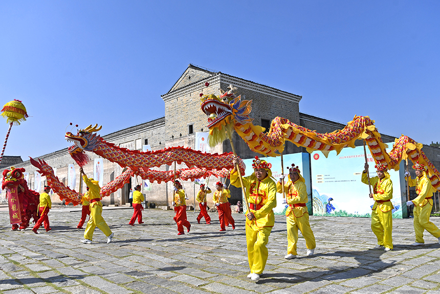 走進龍南市鄉村，處處是豐收景。 劉凱攝