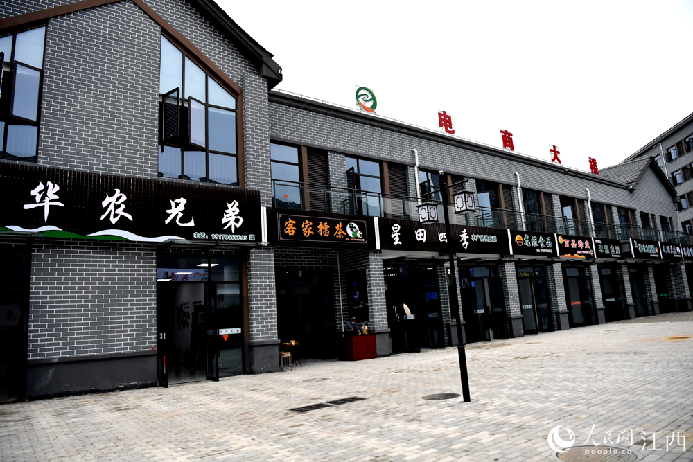 江西供销（全南）冷链物流园内的电商大楼。 人民网 时雨摄