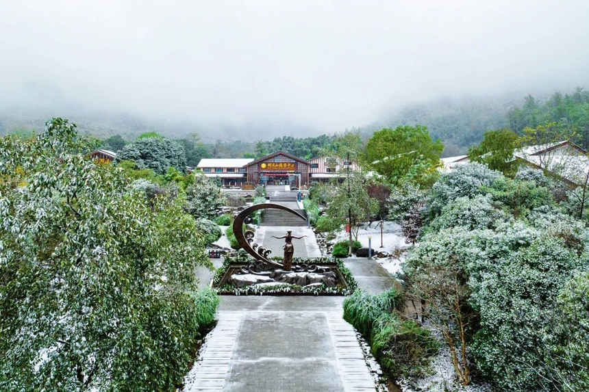 江西明月山迎瑞雪 地方供图