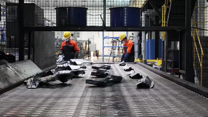 修水縣江西豪斯特汽車零部件有限公司廠房內，工人正在趕制訂單。阮皇勇 攝
