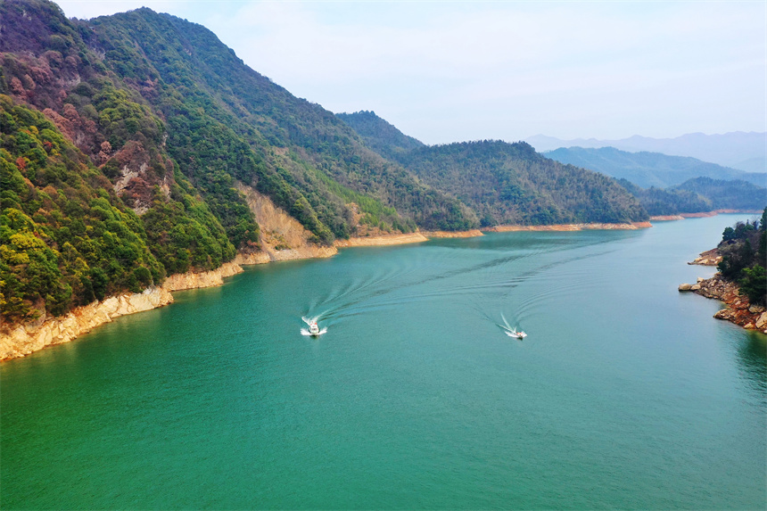 航拍芦溪县山口岩水库，绿水青山，美景如画。许安萍摄