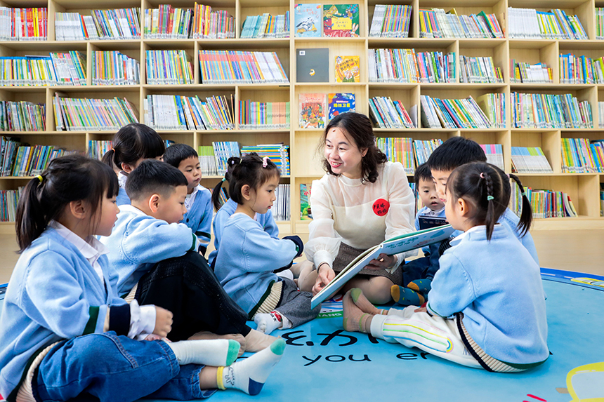 幼兒園舉辦“書香為伴 悅享童年”親子閱讀活動。朱國朝攝