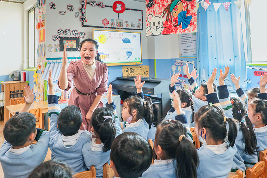幼兒園舉辦“書香為伴 悅享童年”親子閱讀活動。朱國朝攝