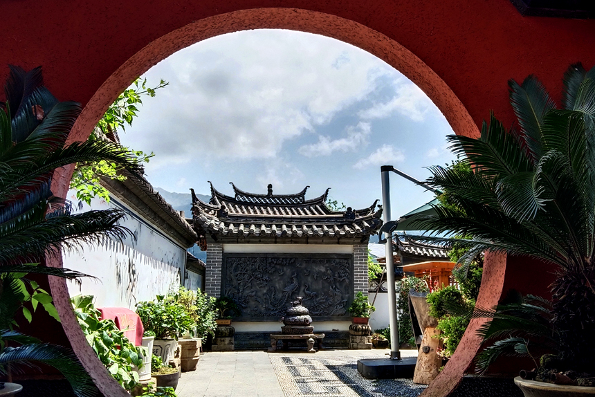 老屋变民宿，助力乡村游。何贱来摄