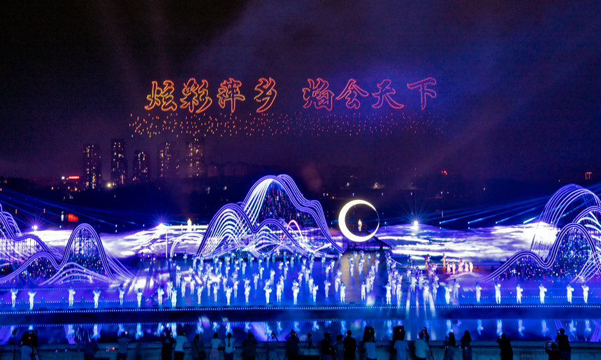 晚会现场。马俊强摄