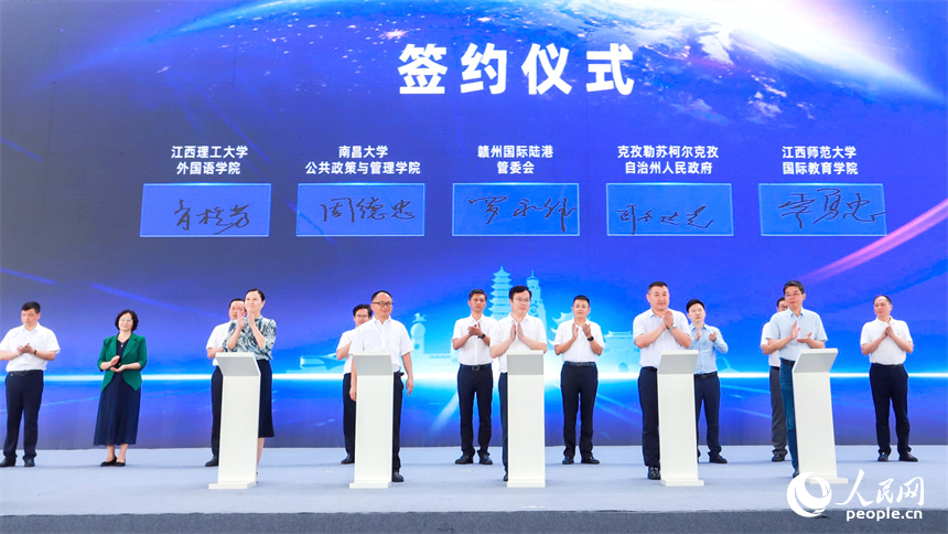 2023中國·贛州跨境電商交易博覽會現場。人民網 朱海鵬攝