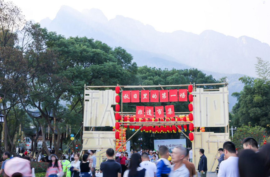 “村晚”现场。 陈玉明摄