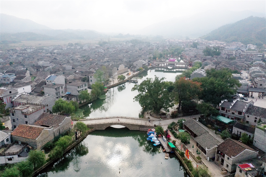 航拍鏡頭下的樂安縣流坑古村。 人民網記者 時雨攝