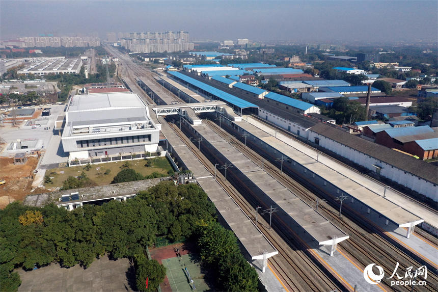南昌南高鐵站建成后將構成南昌市發達、現代、完備的高鐵交通網絡。 人民網記者 時雨攝