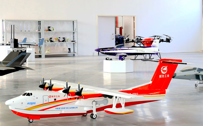 現場展示的各類航空飛行器模型。張明月攝