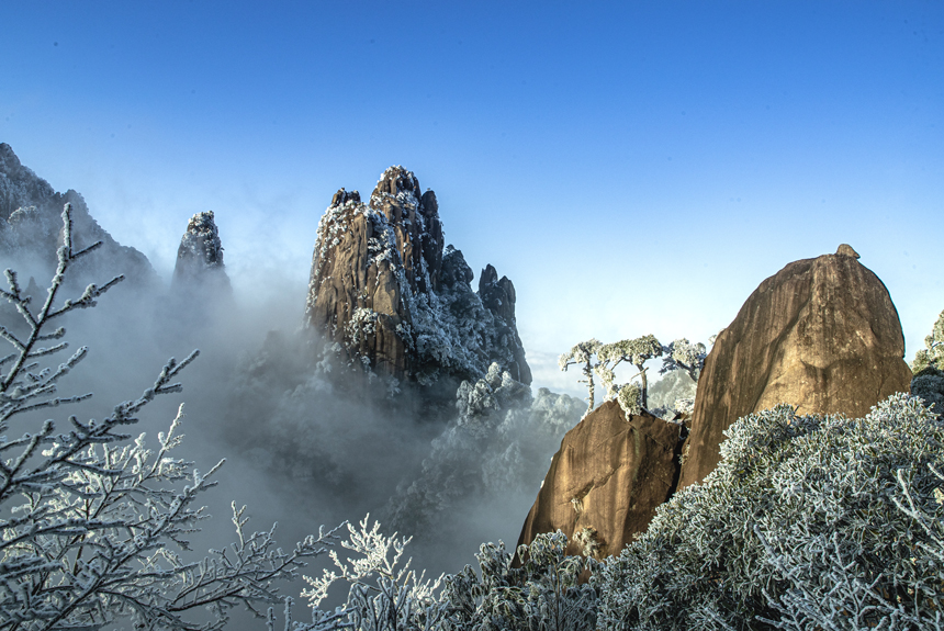 受寒潮影響，江西三清山迎來降雪。 張和忠攝