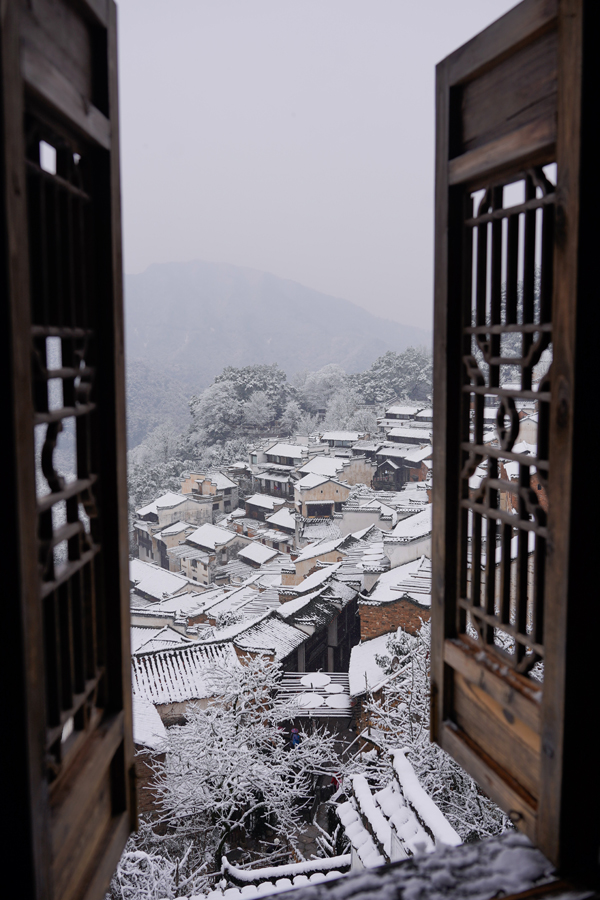 古村雪景美如画。程虹摄