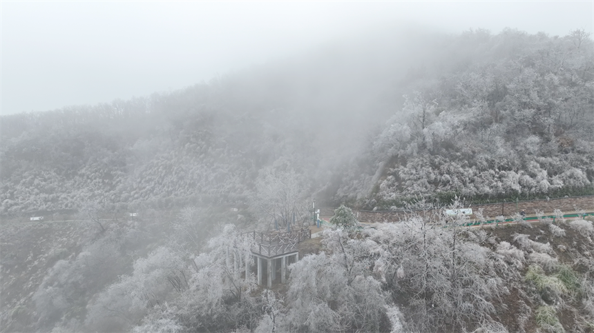 航拍雾凇美景。高铭摄