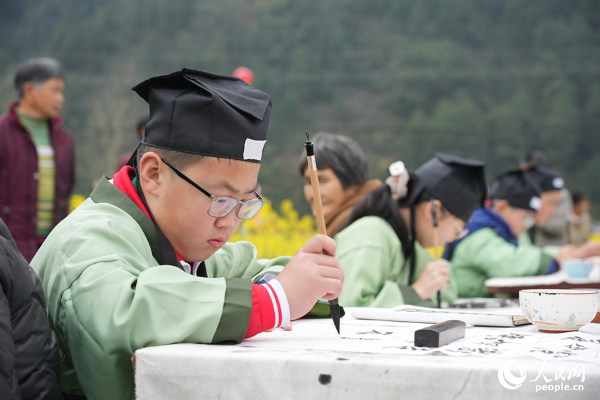 書法展示。人民網 孔文進攝