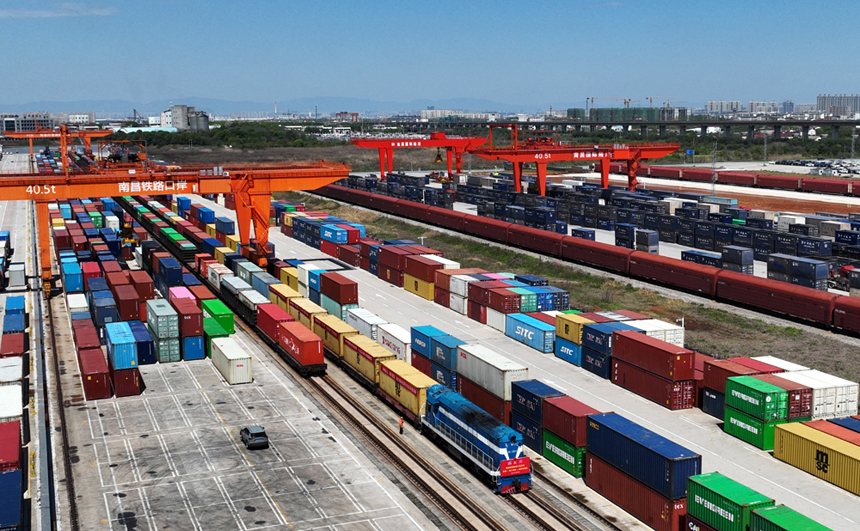 南昌國際陸港是江西乃至中國中部地區重要的物流節點和貨物集散地。 胡國林攝