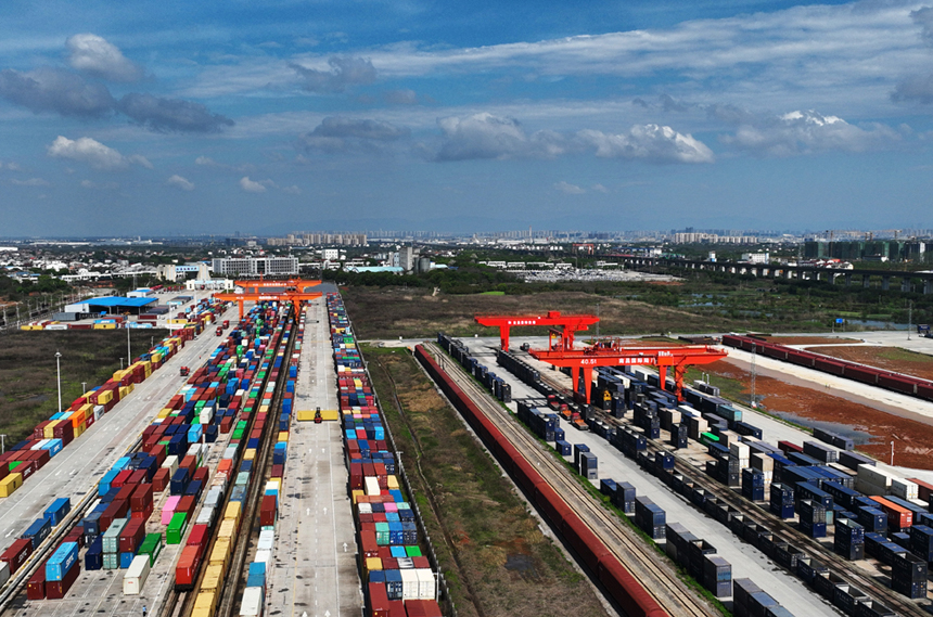 南昌国际陆港是江西乃至中国中部地区重要的物流节点和货物集散地。 胡国林摄