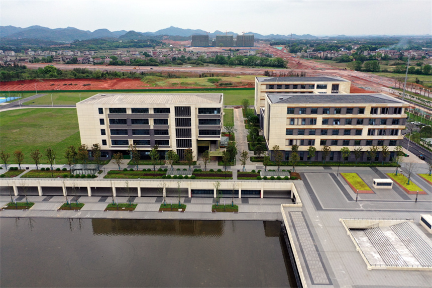 位于抚州东临新区高教园区的赣东职业技术学院。 人民网记者 时雨摄