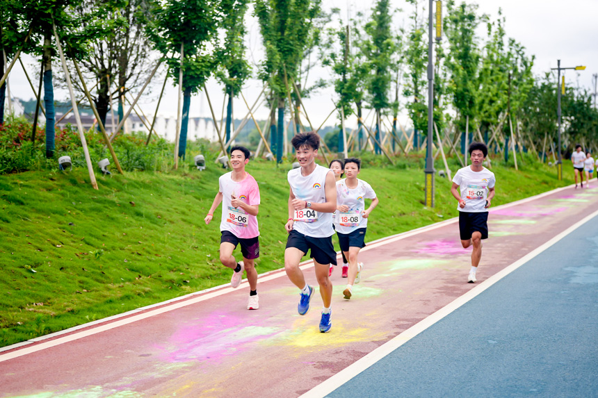 “炫彩青春”江西古村跑在流坑村举办。