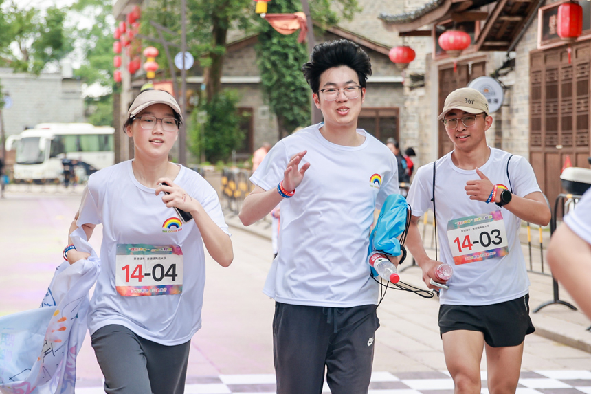 “炫彩青春”江西古村跑在流坑村舉辦。