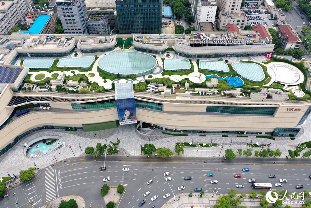 南昌市東湖區一處新建商業綜合體頂樓的空中花園。人民網記者 時雨攝