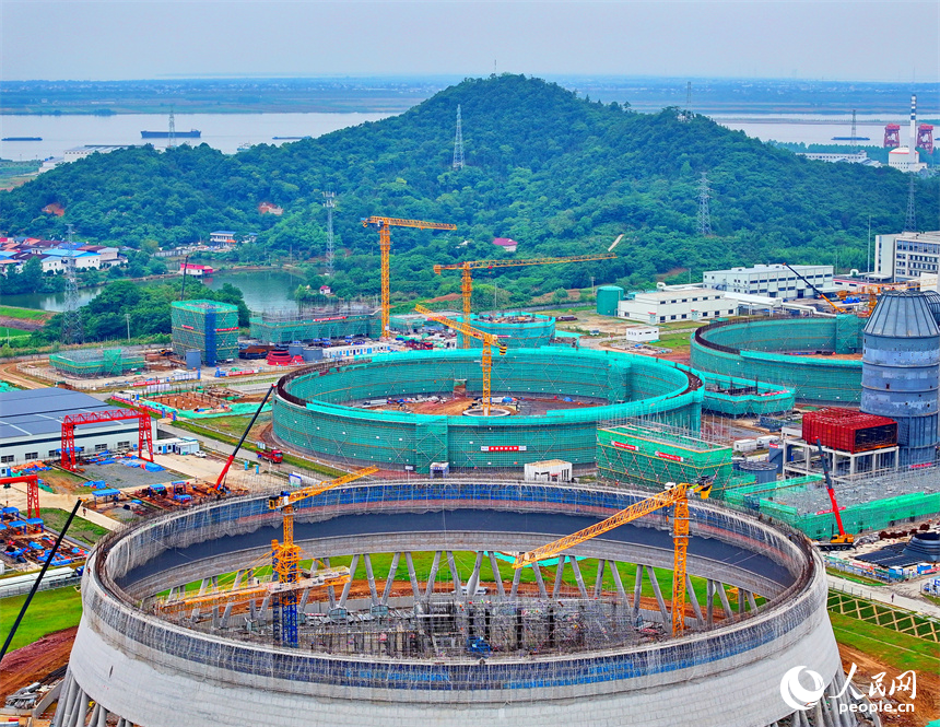 九江市湖口县高新技术产业园区的一家火力发电厂二期2×1000MW项目建设点施工火热。人民网 朱海鹏摄