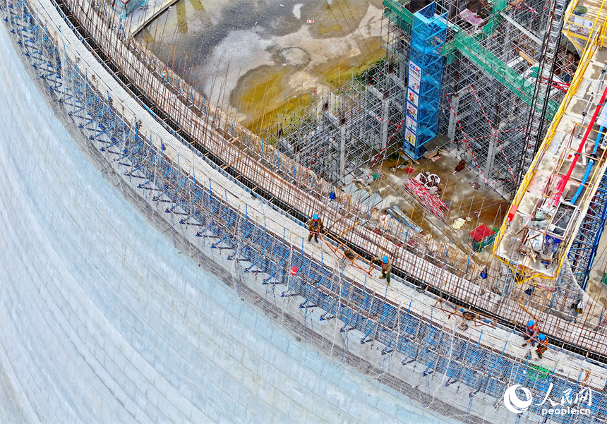 九江市湖口县高新技术产业园区的一家火力发电厂二期2×1000MW项目建设点施工火热。人民网 朱海鹏摄