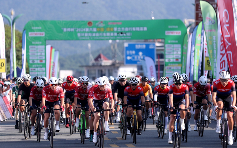 江西靖安：自行车精英赛 千名选手巅峰对决