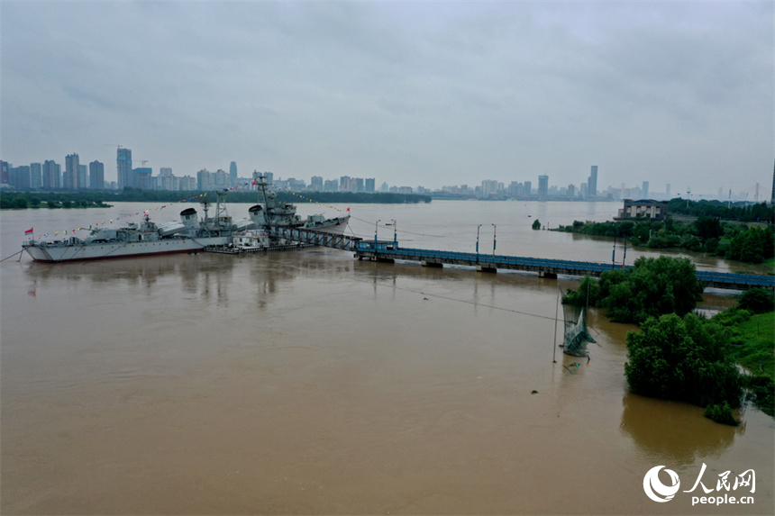 洪水過境，贛江南昌段水位快速上漲。圖為20日贛江南昌段水位實況。人民網記者 時雨攝