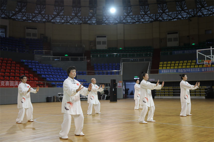 参赛选手们齐聚一堂，开展八法五步 、24式太极拳两个项目的大比拼。贺治斌摄