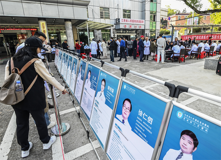 江西省人民醫院將優質醫療資源下沉，與資溪縣人民醫院實施全面托管幫扶行動。吳志貴攝