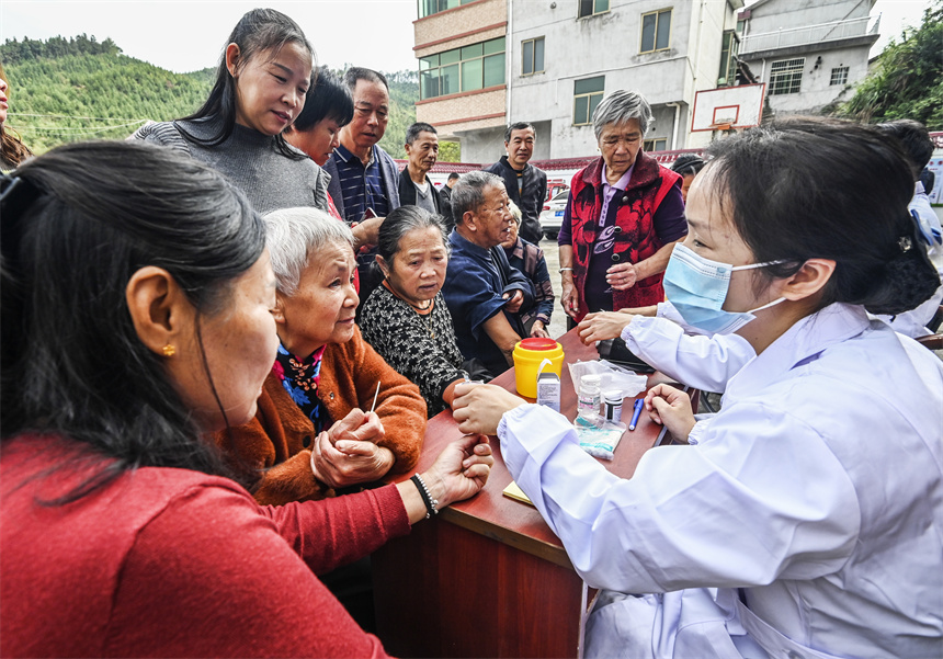 江西省人民醫院將優質醫療資源下沉，與資溪縣人民醫院實施全面托管幫扶行動。吳志貴攝