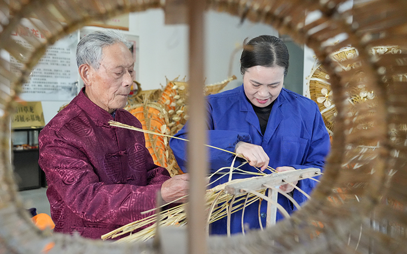 探访国家级非遗：稻草“变身”巨龙舞千年