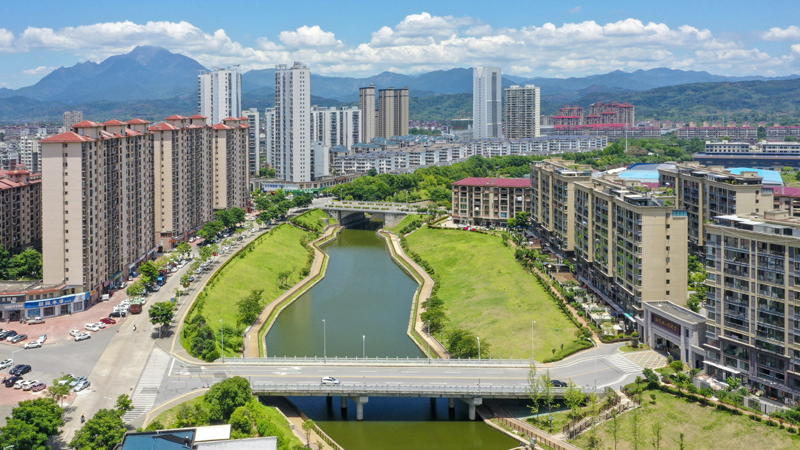 江西南丰：琴台河畔水清岸绿
