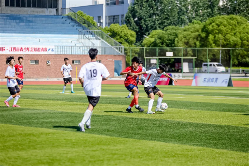 2025东润杯·江西省2025江西省城市足球联赛-赛程/比分/球队阵容全掌握-本地足球热血来袭！青少年邀请赛在师大开赛