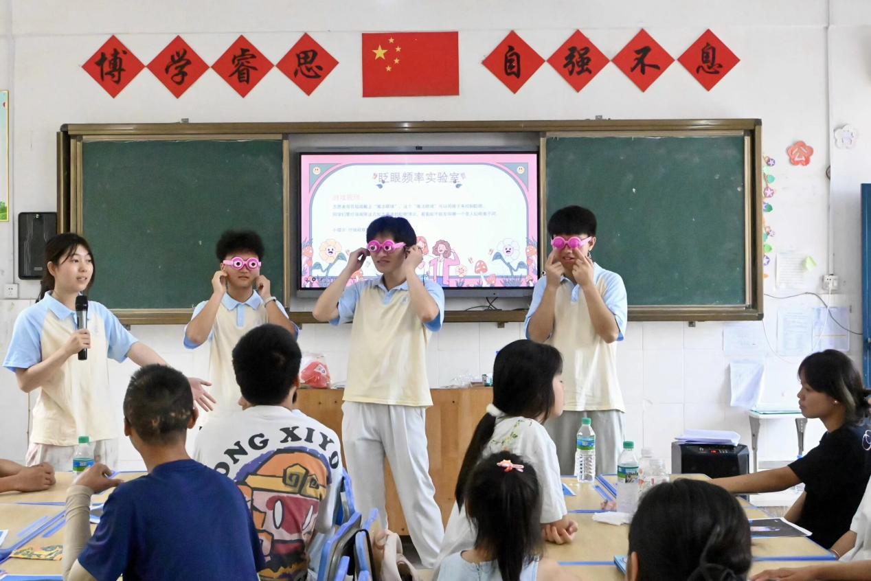科技双翼护童心