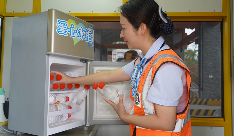 为游客提供暖心服务