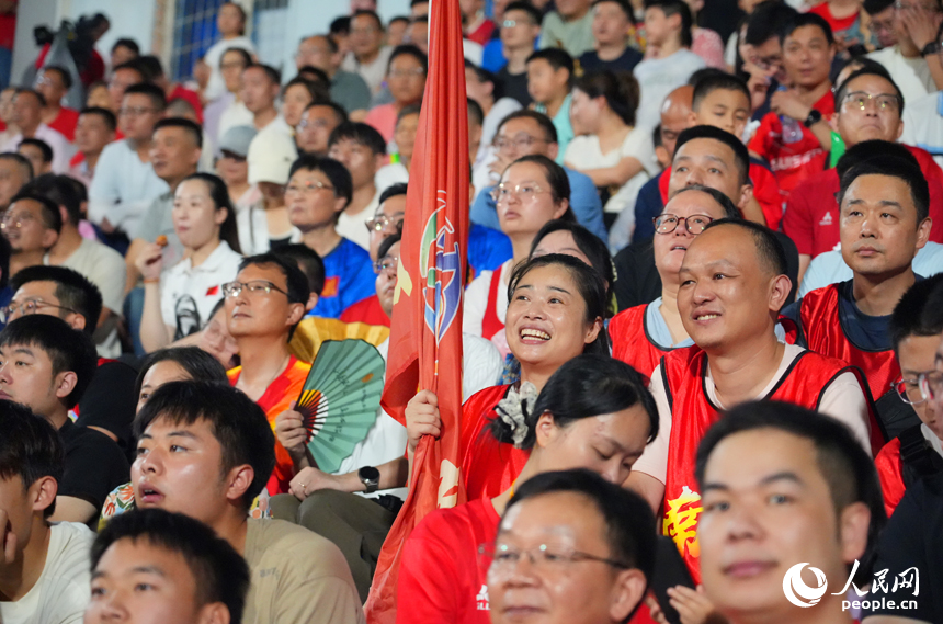 “赣超”揭幕战现场。人民网记者 毛思远摄