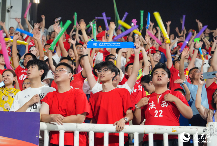 “赣超”揭幕战现场。人民网记者 毛思远摄