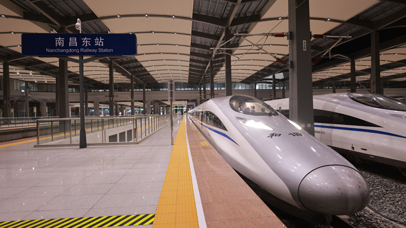 7月29日23時45分，G55501次試驗列車從南昌東站開出。張杰攝