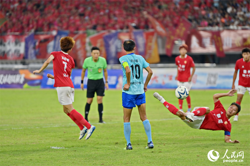 比赛精彩瞬间。人民网 朱海鹏摄