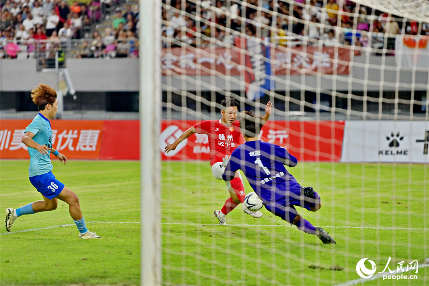 比赛精彩瞬间。人民网 朱海鹏摄