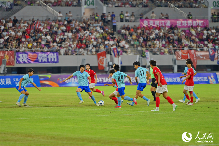 比赛精彩瞬间。人民网 朱海鹏摄