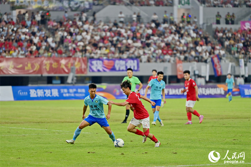 比赛精彩瞬间。人民网 朱海鹏摄