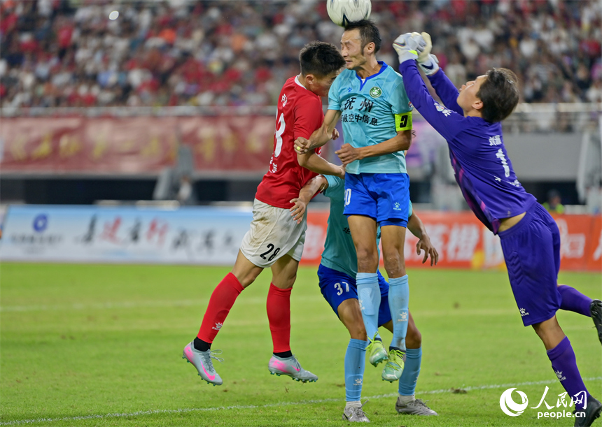 比赛精彩瞬间。人民网 朱海鹏摄