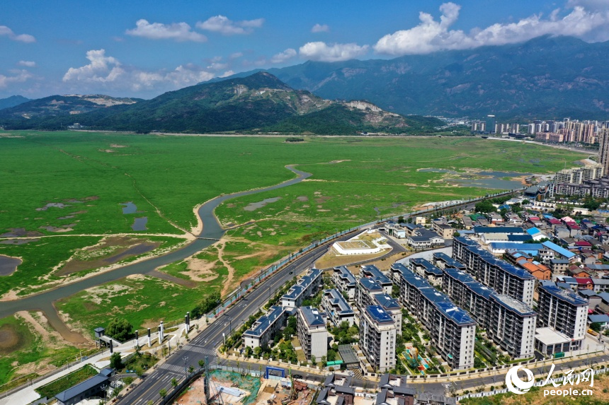鄱阳湖低水位导致旱情加剧，给湖区的生产生活带来影响。人民网记者 时雨摄