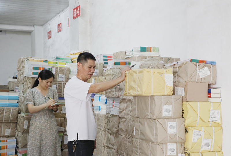 全力投入秋季教材保障工作。胡媛攝