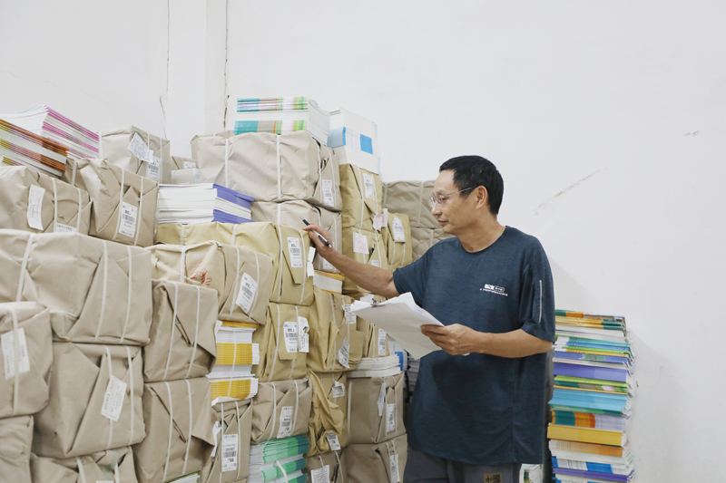 全力投入秋季教材保障工作。胡媛攝