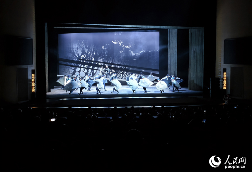 新編弋陽腔《可愛的中國》在贛劇院大劇場盛大首演。人民網記者 時雨攝